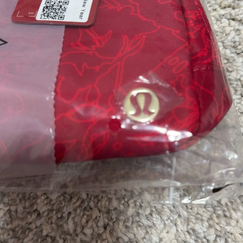 NWT Lululemon Special Edition 2025 Lunar New Year Red Everywhere Belt Bag 1L - Picture 8 of 10
